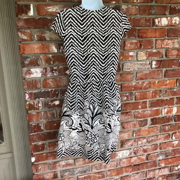 The impeccable pig black and white dress size M - Picture 4 of 7